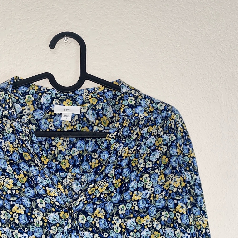 🪿 J.Jill blouse is the Field of Flowers! - Picture 3 of 8